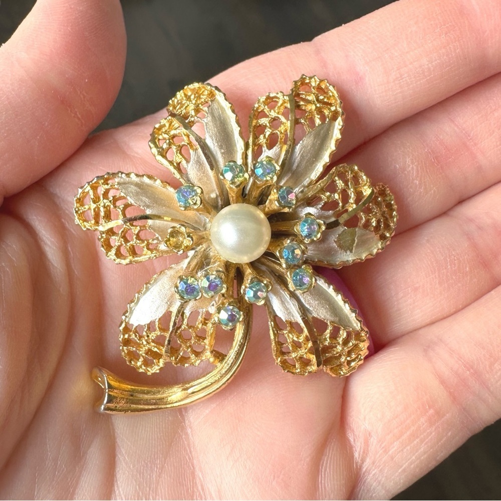 Vintage Signed B.S.K gold tone & rhinestone brooch